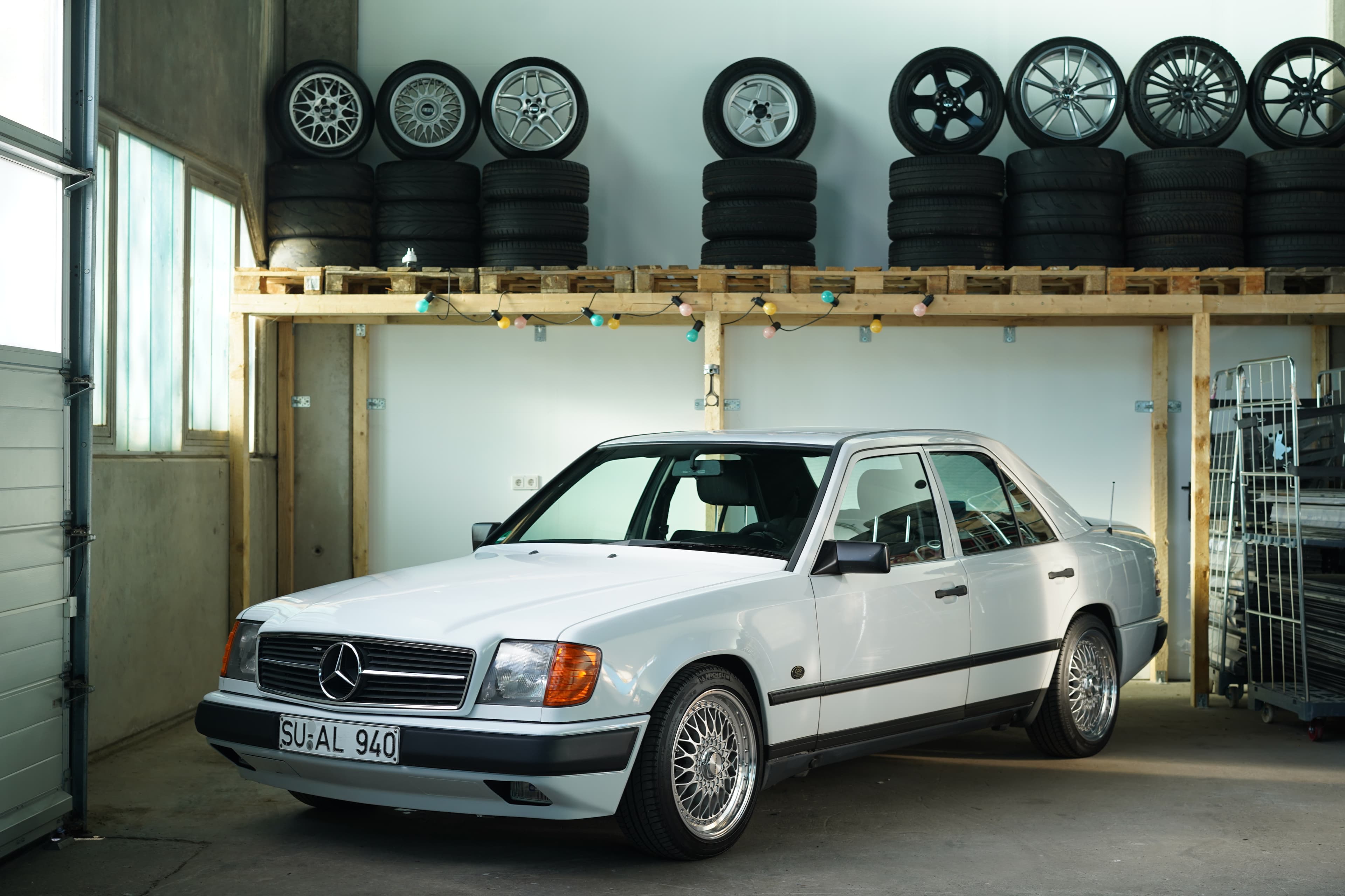 Mercedes – Benz W124 230E