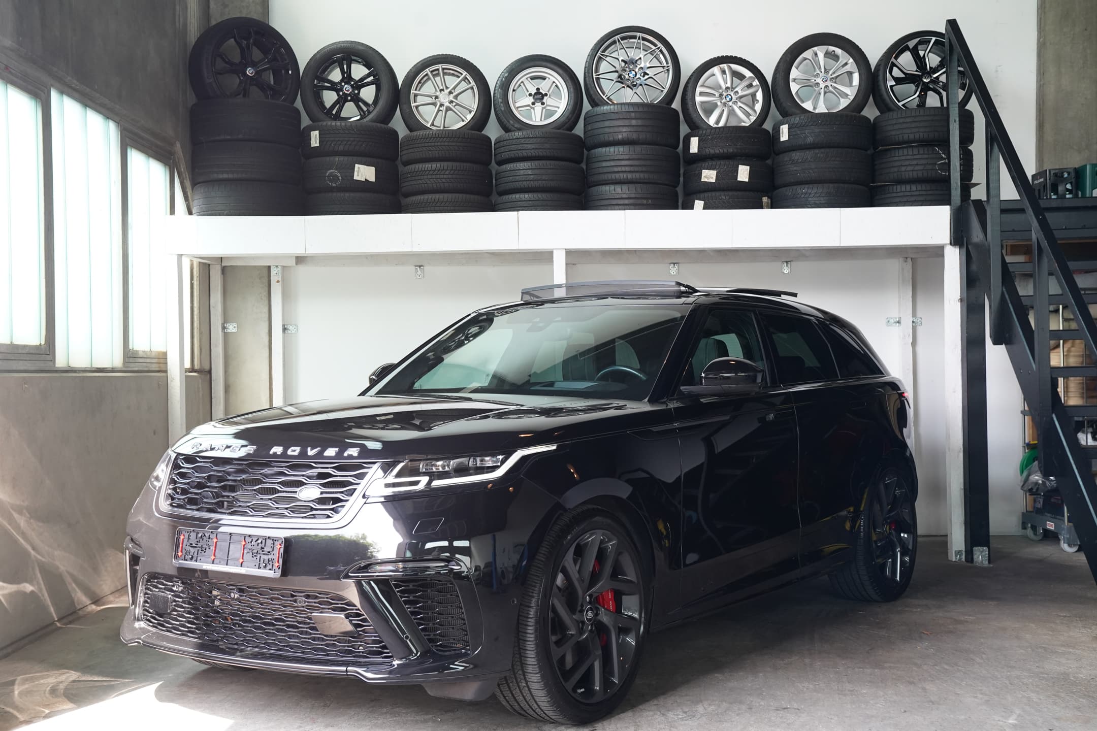 Range-Rover Velar SV